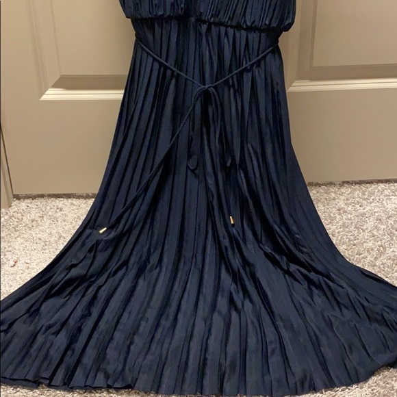 Navy pleated dress - Picture 2 of 3